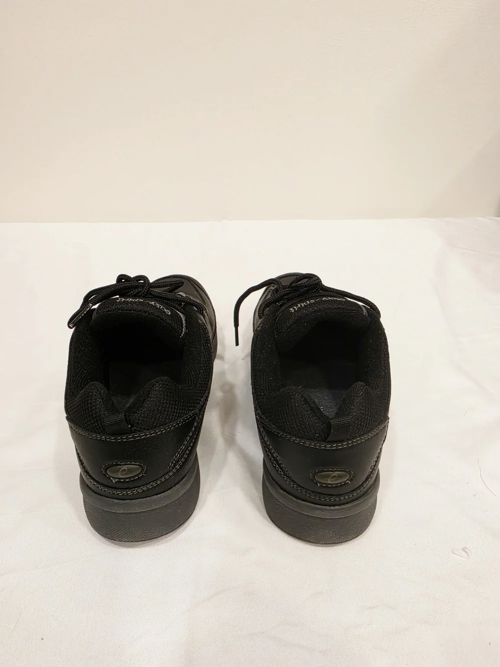 Easy Spirit Women's Roadrun Black Lace-Up Walking Sneakers